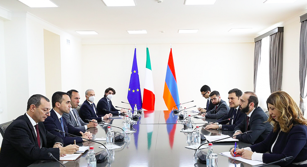 Միրզոյեանի եւ Տի Մայոյի գլխաւորած պատուիրակութիւններու հանդիպումէն